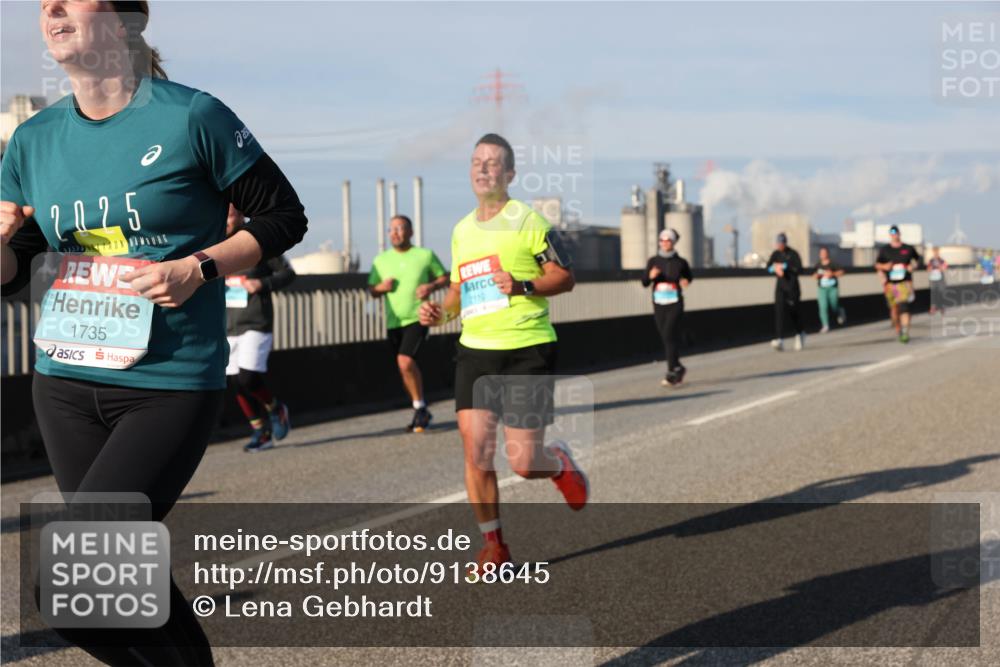 03.10.2025 - Köhlbrandbrückenlauf Lena Gebhardt http://msf.ph/oto/9138645 03.10.2025 09:56:21 Position 2 2025, 1735, 2110 meine-sportfotos.de
