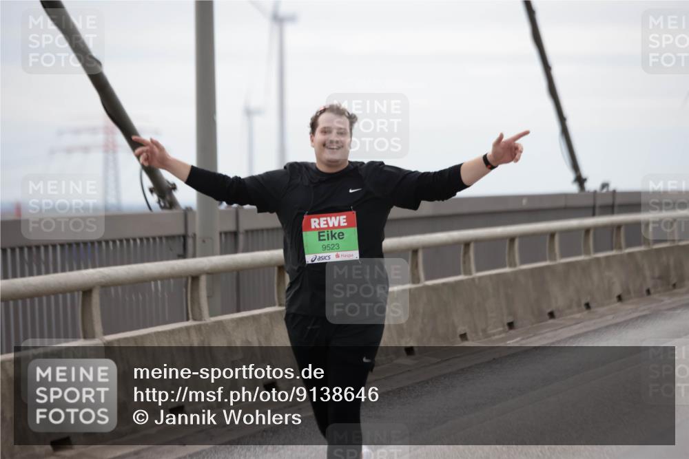 03.10.2025 - Köhlbrandbrückenlauf Jannik Wohlers http://msf.ph/oto/9138646 03.10.2025 16:08:56 Position 1 9523 meine-sportfotos.de