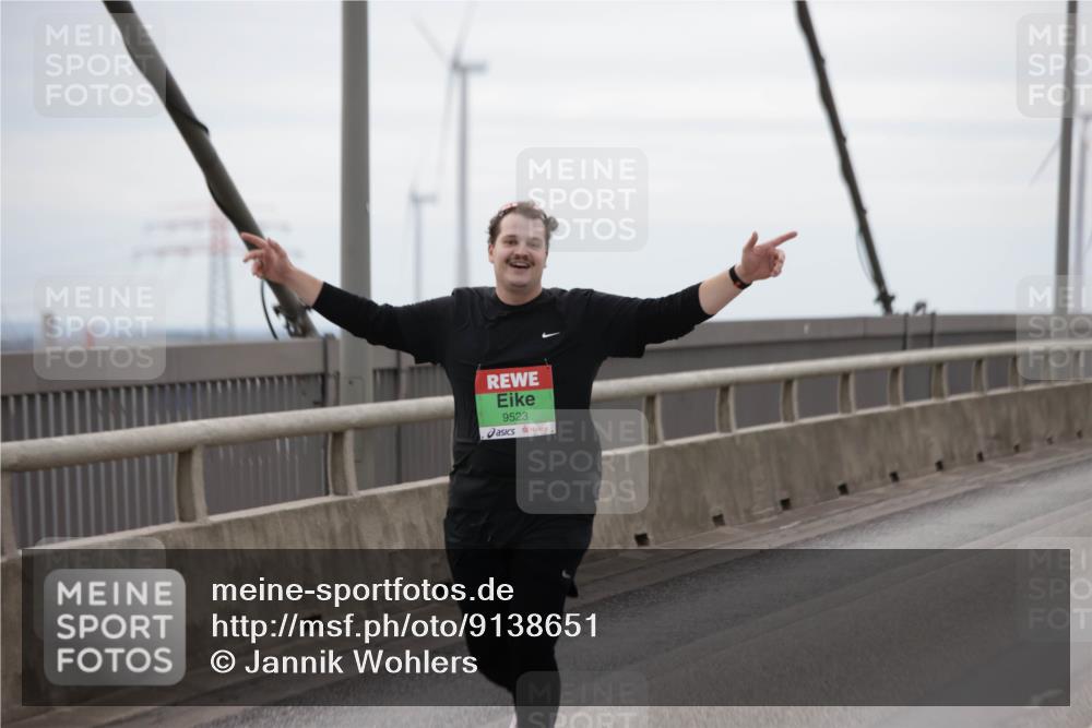 03.10.2025 - Köhlbrandbrückenlauf Jannik Wohlers http://msf.ph/oto/9138651 03.10.2025 16:08:56 Position 1 9523 meine-sportfotos.de