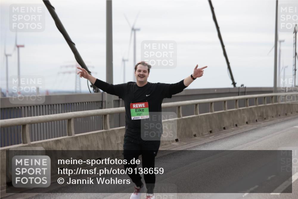 03.10.2025 - Köhlbrandbrückenlauf Jannik Wohlers http://msf.ph/oto/9138659 03.10.2025 16:08:56 Position 1 9523 meine-sportfotos.de
