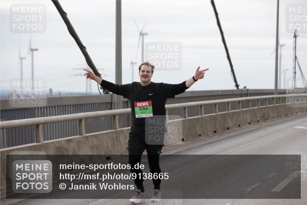 03.10.2025 - Köhlbrandbrückenlauf Jannik Wohlers http://msf.ph/oto/9138665 03.10.2025 16:08:56 Position 1 9523 meine-sportfotos.de