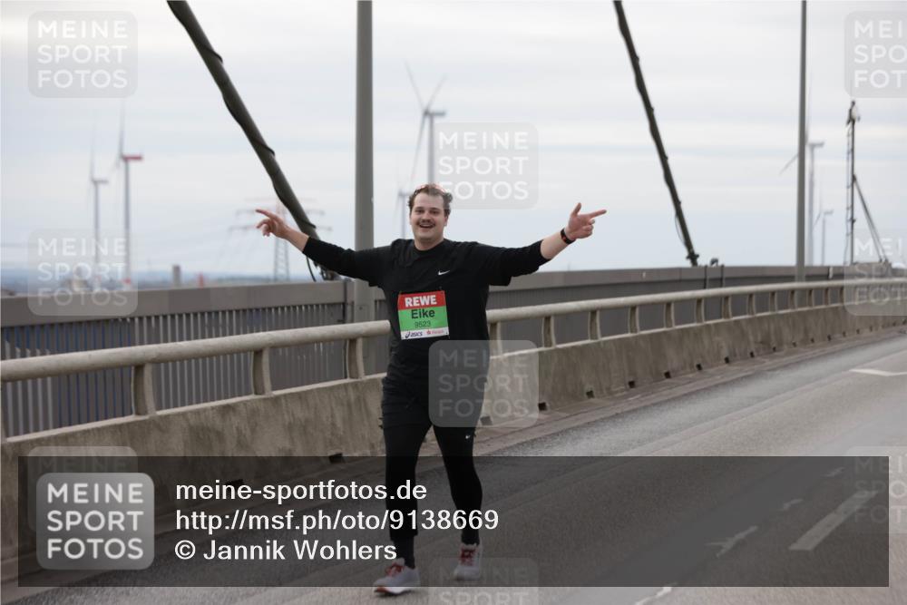 03.10.2025 - Köhlbrandbrückenlauf Jannik Wohlers http://msf.ph/oto/9138669 03.10.2025 16:08:56 Position 1 9523 meine-sportfotos.de