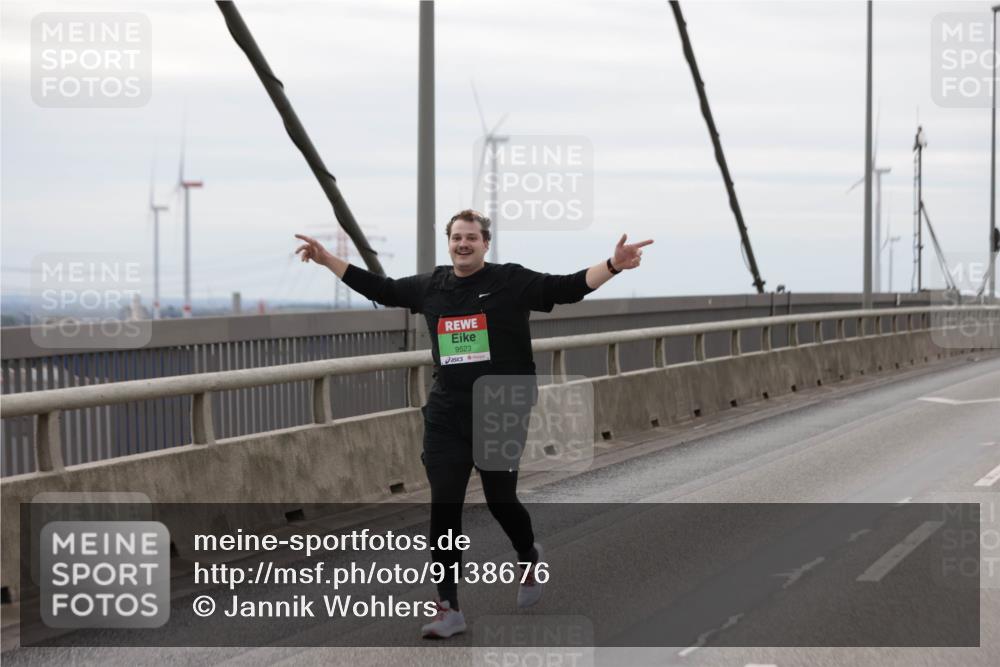 03.10.2025 - Köhlbrandbrückenlauf Jannik Wohlers http://msf.ph/oto/9138676 03.10.2025 16:08:56 Position 1 9523 meine-sportfotos.de