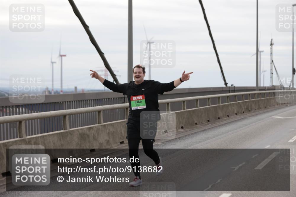 03.10.2025 - Köhlbrandbrückenlauf Jannik Wohlers http://msf.ph/oto/9138682 03.10.2025 16:08:56 Position 1 9523 meine-sportfotos.de