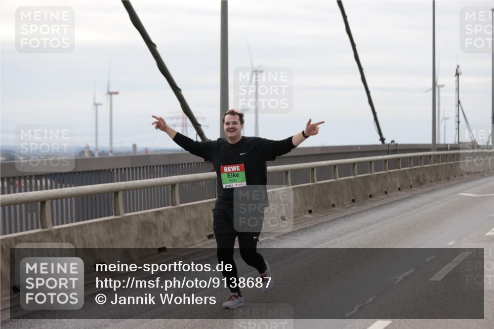 03.10.2025 - Köhlbrandbrückenlauf Jannik Wohlers http://msf.ph/oto/9138687 03.10.2025 16:08:56 Position 1 9523 meine-sportfotos.de