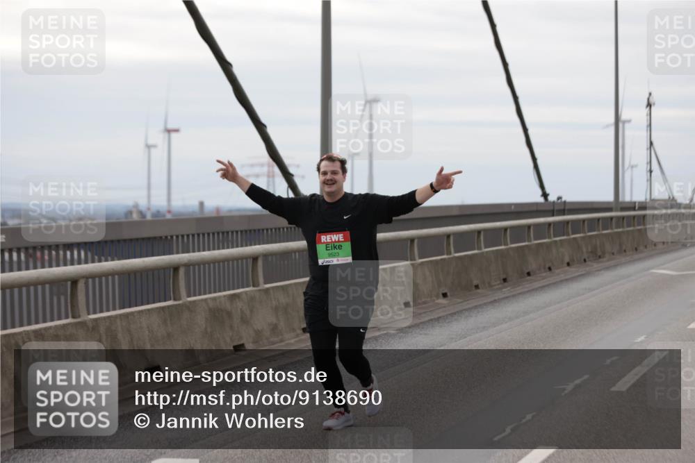 03.10.2025 - Köhlbrandbrückenlauf Jannik Wohlers http://msf.ph/oto/9138690 03.10.2025 16:08:56 Position 1 9523 meine-sportfotos.de