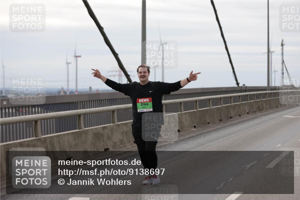 03.10.2025 - Köhlbrandbrückenlauf Jannik Wohlers http://msf.ph/oto/9138697 03.10.2025 16:08:56 Position 1 9523 meine-sportfotos.de