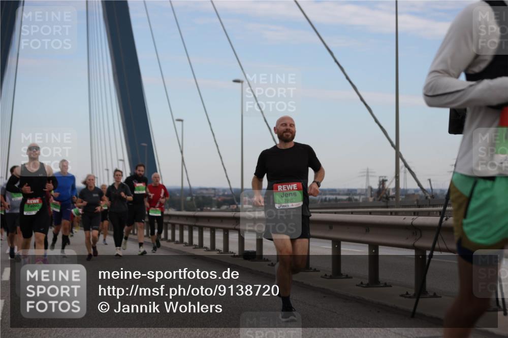 03.10.2025 - Köhlbrandbrückenlauf Jannik Wohlers http://msf.ph/oto/9138720 03.10.2025 15:28:32 Position 1 7995 meine-sportfotos.de
