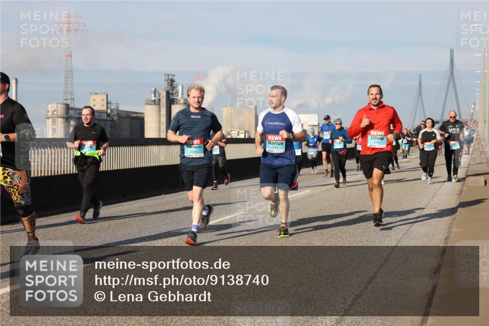 03.10.2025 - Köhlbrandbrückenlauf Lena Gebhardt http://msf.ph/oto/9138740 03.10.2025 09:56:27 Position 2 2144, 2171, 2165 meine-sportfotos.de