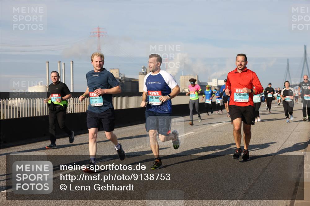 03.10.2025 - Köhlbrandbrückenlauf Lena Gebhardt http://msf.ph/oto/9138753 03.10.2025 09:56:28 Position 2 2144, 2171, 2165 meine-sportfotos.de