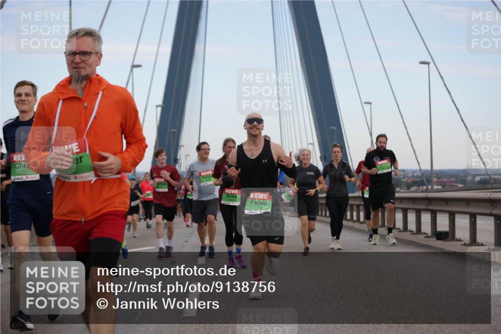 03.10.2025 - Köhlbrandbrückenlauf Jannik Wohlers http://msf.ph/oto/9138756 03.10.2025 15:28:33 Position 1 7321, 1837, 7753 meine-sportfotos.de