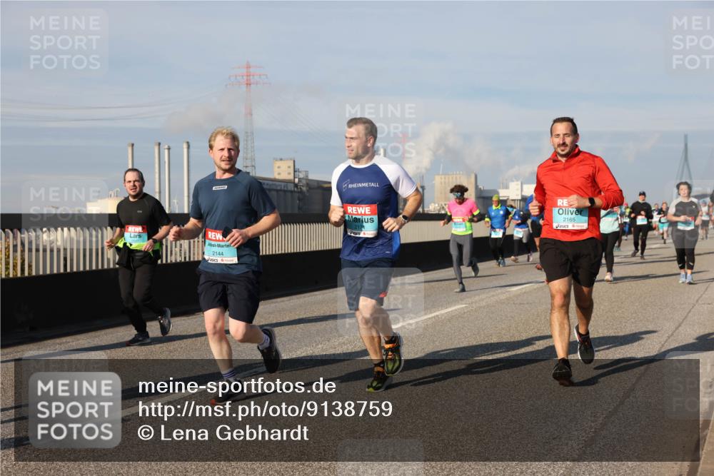 03.10.2025 - Köhlbrandbrückenlauf Lena Gebhardt http://msf.ph/oto/9138759 03.10.2025 09:56:28 Position 2 2144, 2171, 2165 meine-sportfotos.de