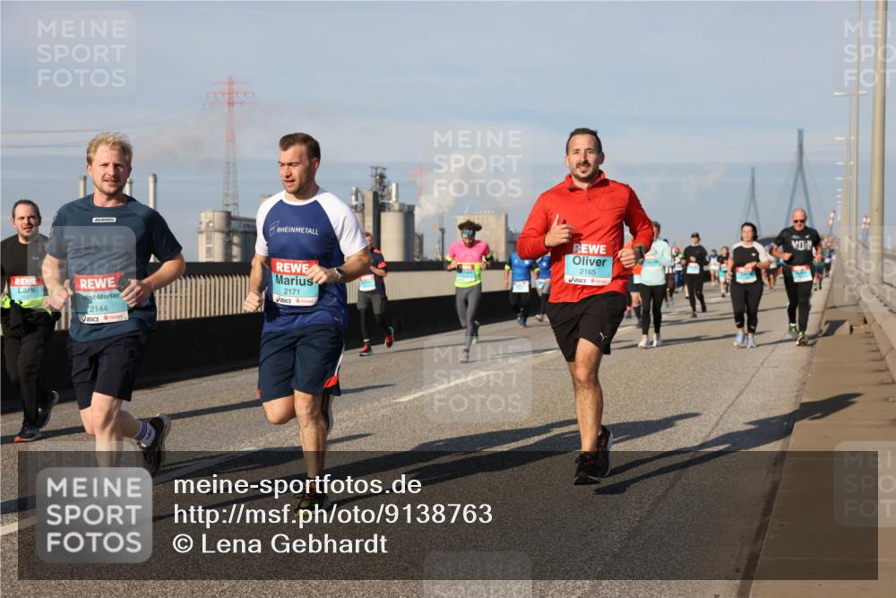 03.10.2025 - Köhlbrandbrückenlauf Lena Gebhardt http://msf.ph/oto/9138763 03.10.2025 09:56:28 Position 2 1537, 2144, 2171, 2165 meine-sportfotos.de