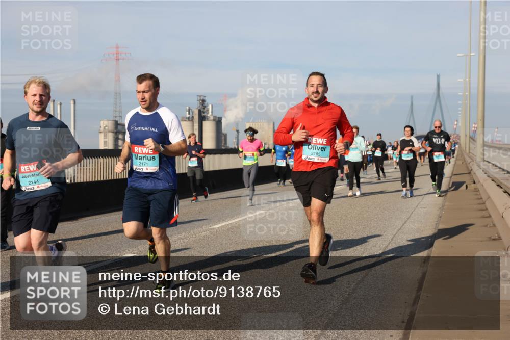 03.10.2025 - Köhlbrandbrückenlauf Lena Gebhardt http://msf.ph/oto/9138765 03.10.2025 09:56:28 Position 2 2144, 2171, 2165 meine-sportfotos.de