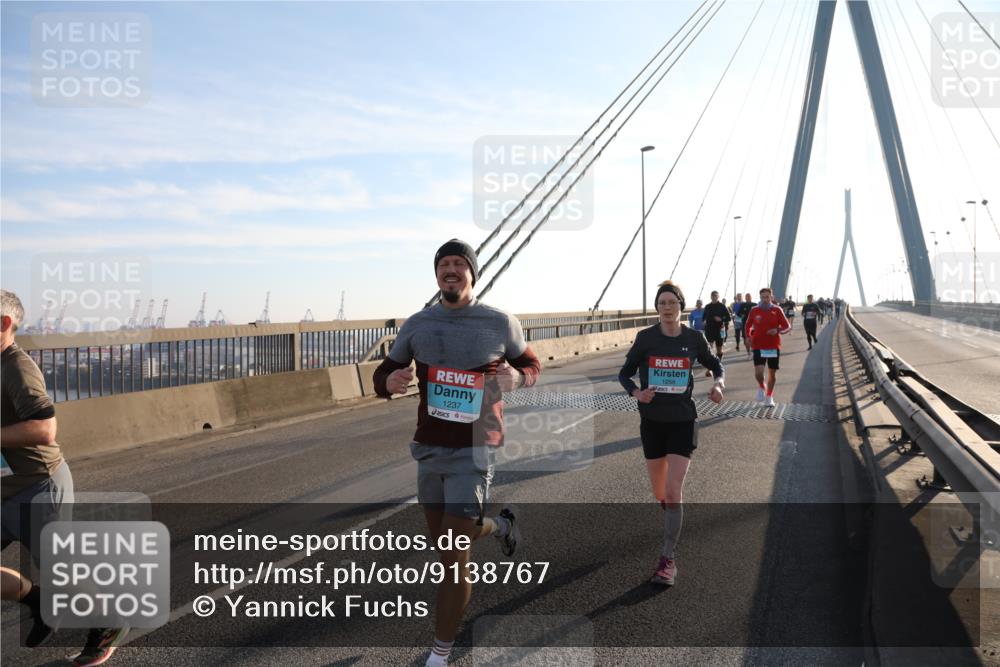 03.10.2025 - Köhlbrandbrückenlauf Yannick Fuchs http://msf.ph/oto/9138767 03.10.2025 08:23:10 Position 2 1237 meine-sportfotos.de