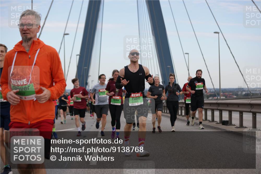03.10.2025 - Köhlbrandbrückenlauf Jannik Wohlers http://msf.ph/oto/9138768 03.10.2025 15:28:33 Position 1 887, 32, 7753 meine-sportfotos.de
