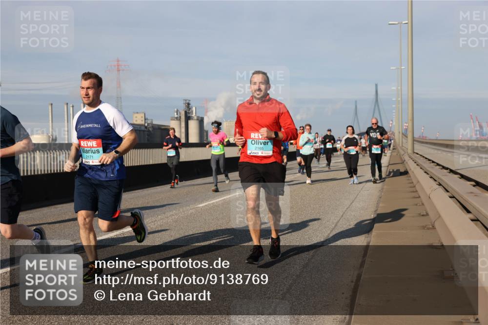 03.10.2025 - Köhlbrandbrückenlauf Lena Gebhardt http://msf.ph/oto/9138769 03.10.2025 09:56:29 Position 2 2171, 2165 meine-sportfotos.de