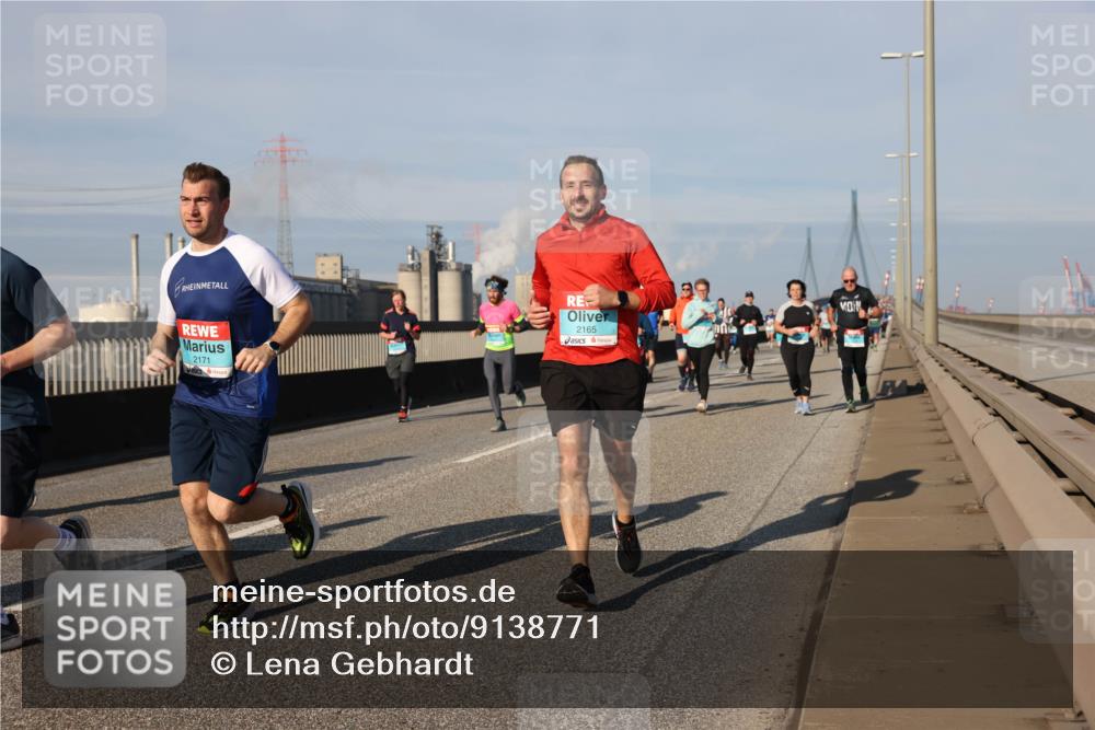 03.10.2025 - Köhlbrandbrückenlauf Lena Gebhardt http://msf.ph/oto/9138771 03.10.2025 09:56:29 Position 2 2171, 2165 meine-sportfotos.de