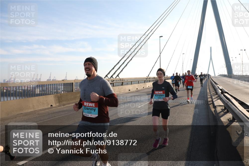 03.10.2025 - Köhlbrandbrückenlauf Yannick Fuchs http://msf.ph/oto/9138772 03.10.2025 08:23:10 Position 2 1237, 1258 meine-sportfotos.de