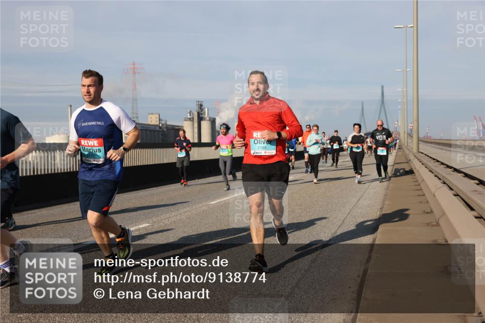 03.10.2025 - Köhlbrandbrückenlauf Lena Gebhardt http://msf.ph/oto/9138774 03.10.2025 09:56:29 Position 2 2171, 2165 meine-sportfotos.de