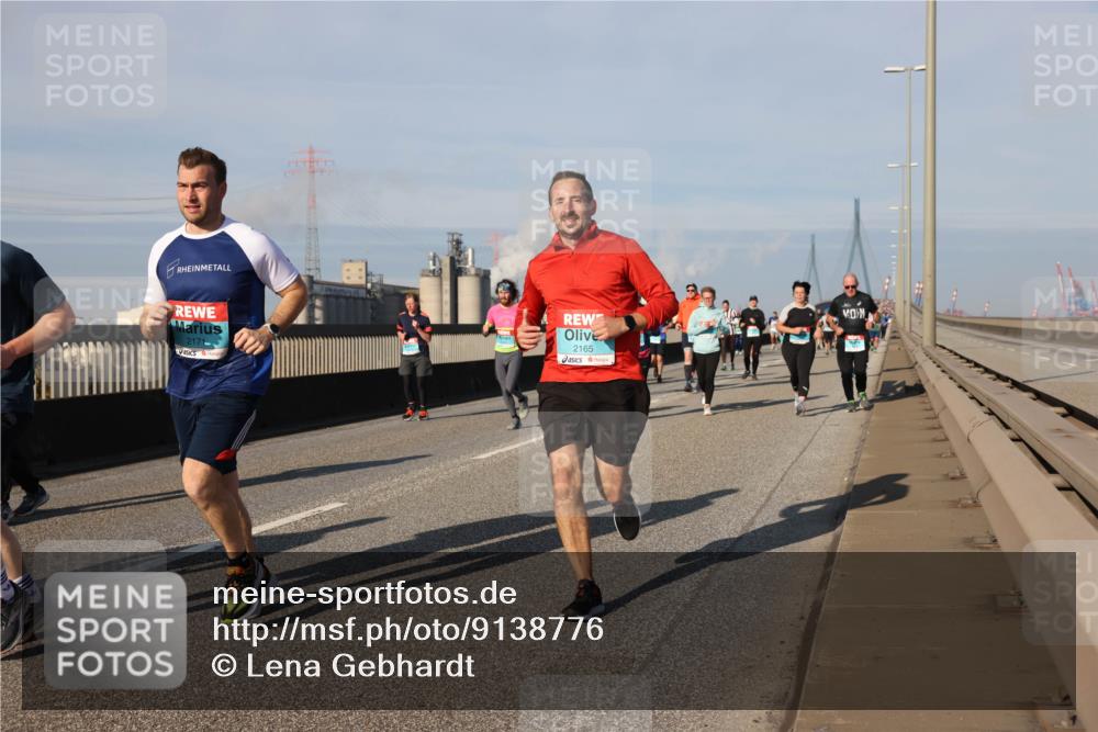 03.10.2025 - Köhlbrandbrückenlauf Lena Gebhardt http://msf.ph/oto/9138776 03.10.2025 09:56:29 Position 2 2171, 2165, 39 meine-sportfotos.de