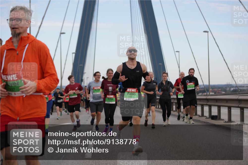 03.10.2025 - Köhlbrandbrückenlauf Jannik Wohlers http://msf.ph/oto/9138778 03.10.2025 15:28:33 Position 1 1887, 7753 meine-sportfotos.de