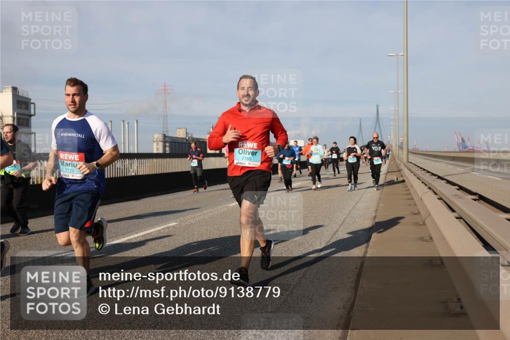 03.10.2025 - Köhlbrandbrückenlauf Lena Gebhardt http://msf.ph/oto/9138779 03.10.2025 09:56:29 Position 2 2171, 2165 meine-sportfotos.de