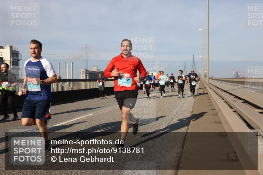 03.10.2025 - Köhlbrandbrückenlauf Lena Gebhardt http://msf.ph/oto/9138781 03.10.2025 09:56:29 Position 2 2171, 2165 meine-sportfotos.de