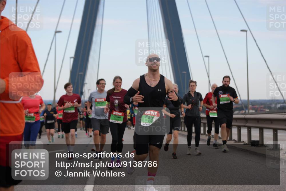 03.10.2025 - Köhlbrandbrückenlauf Jannik Wohlers http://msf.ph/oto/9138786 03.10.2025 15:28:33 Position 1 8853, 775 meine-sportfotos.de