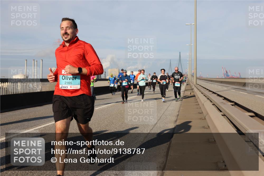 03.10.2025 - Köhlbrandbrückenlauf Lena Gebhardt http://msf.ph/oto/9138787 03.10.2025 09:56:29 Position 2 2165 meine-sportfotos.de