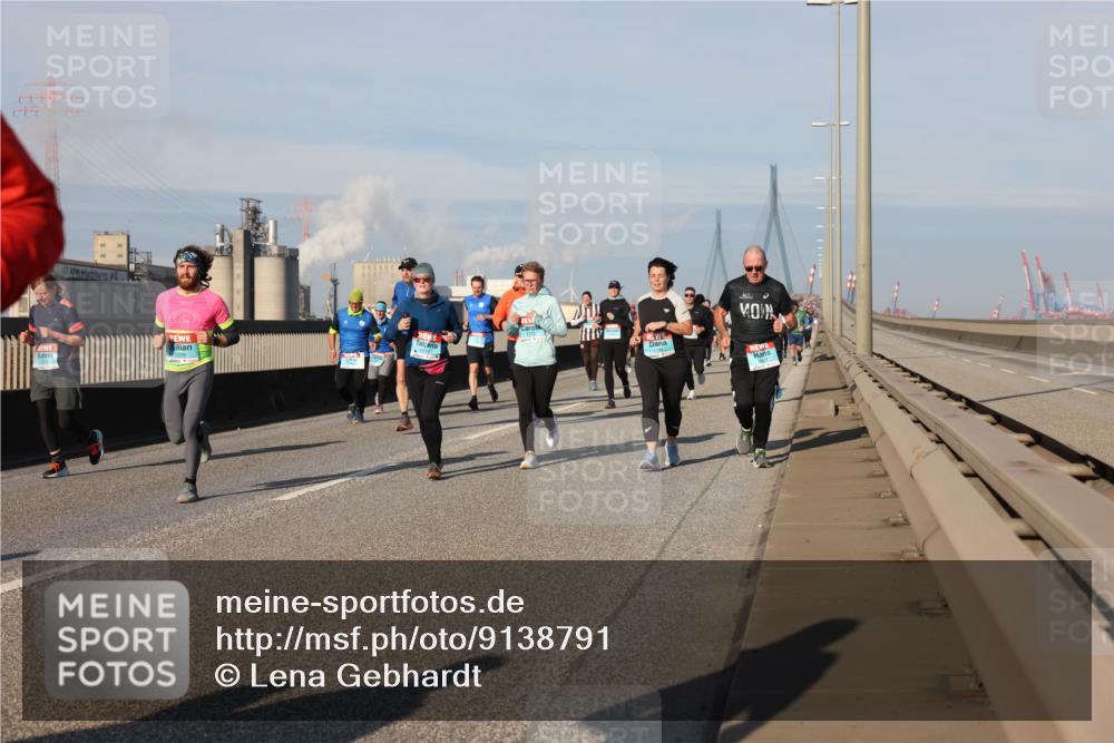 03.10.2025 - Köhlbrandbrückenlauf Lena Gebhardt http://msf.ph/oto/9138791 03.10.2025 09:56:30 Position 2 2209 meine-sportfotos.de