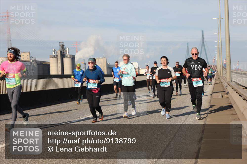 03.10.2025 - Köhlbrandbrückenlauf Lena Gebhardt http://msf.ph/oto/9138799 03.10.2025 09:56:30 Position 2 2209, 2079, 38, 27 meine-sportfotos.de