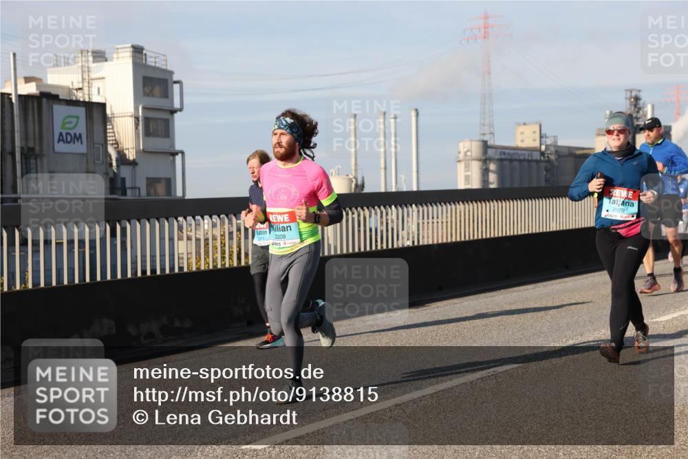 03.10.2025 - Köhlbrandbrückenlauf Lena Gebhardt http://msf.ph/oto/9138815 03.10.2025 09:56:31 Position 2 2813, 2209, 2079 meine-sportfotos.de