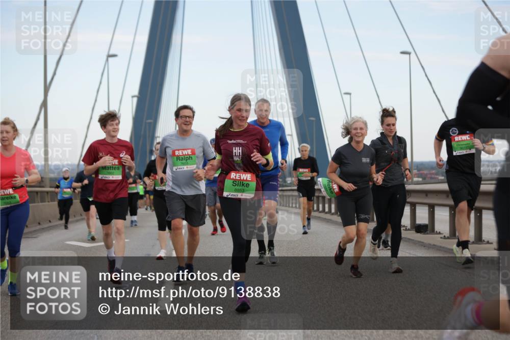 03.10.2025 - Köhlbrandbrückenlauf Jannik Wohlers http://msf.ph/oto/9138838 03.10.2025 15:28:35 Position 1 7663, 7602, 7603, 8853 meine-sportfotos.de