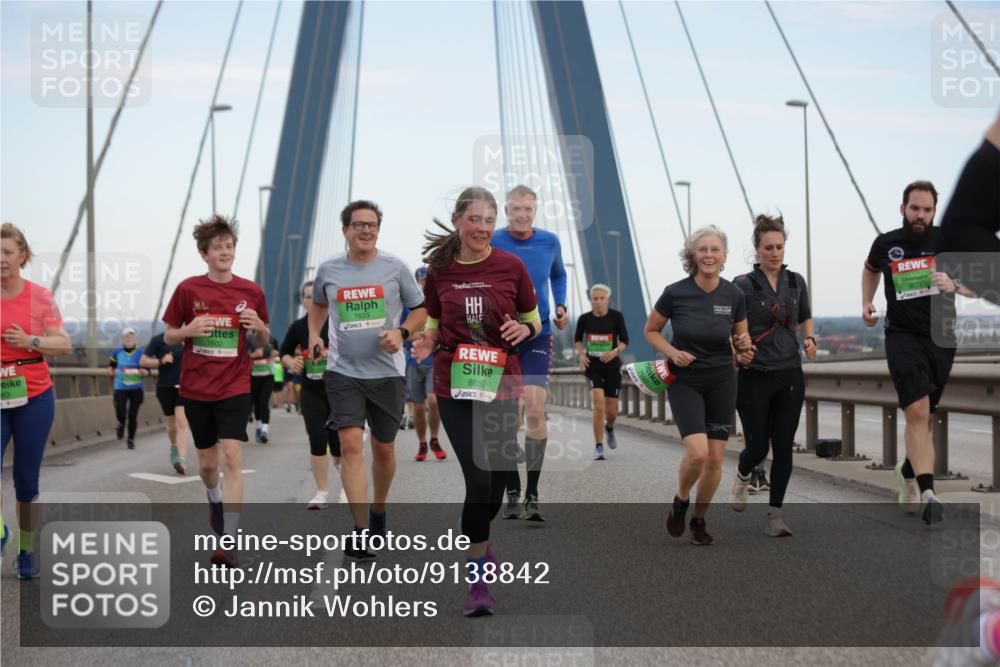 03.10.2025 - Köhlbrandbrückenlauf Jannik Wohlers http://msf.ph/oto/9138842 03.10.2025 15:28:35 Position 1 7602, 7603, 8853 meine-sportfotos.de
