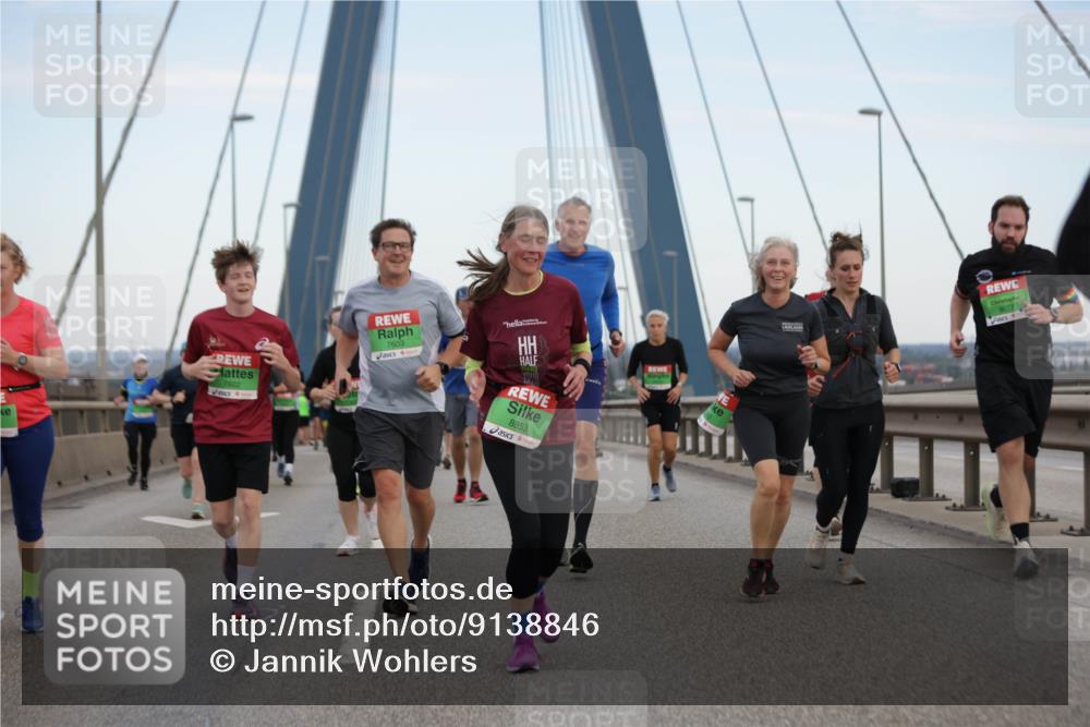 03.10.2025 - Köhlbrandbrückenlauf Jannik Wohlers http://msf.ph/oto/9138846 03.10.2025 15:28:35 Position 1 7602, 7603, 8853, 9677 meine-sportfotos.de