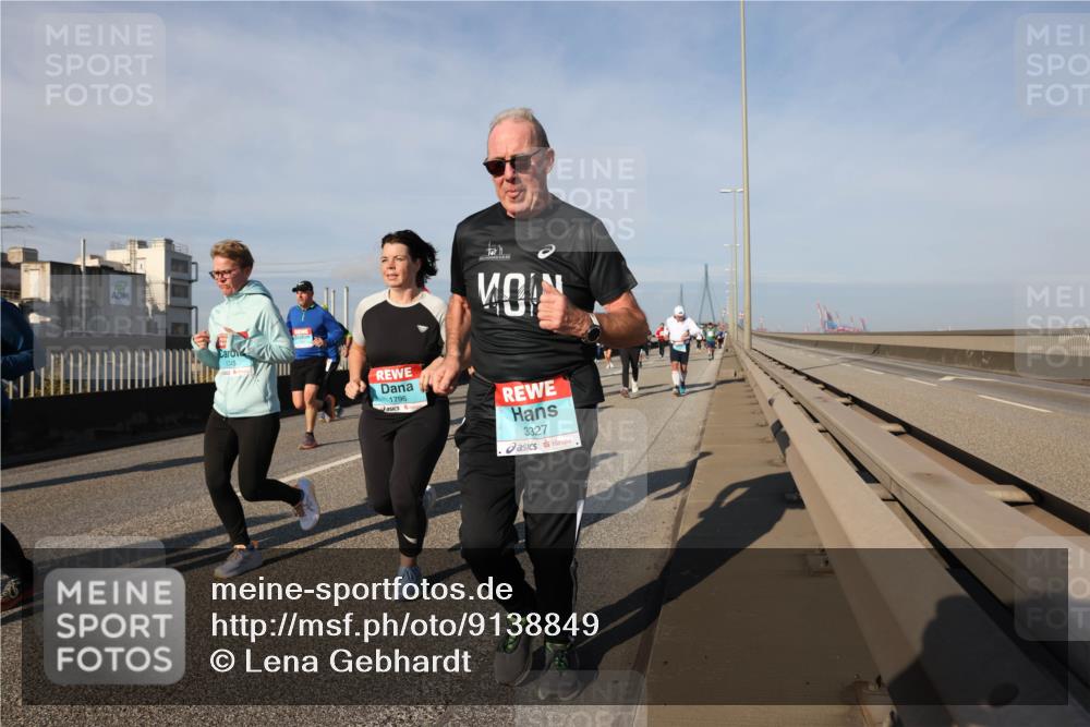 03.10.2025 - Köhlbrandbrückenlauf Lena Gebhardt http://msf.ph/oto/9138849 03.10.2025 09:56:33 Position 2 1745, 1796, 3327 meine-sportfotos.de