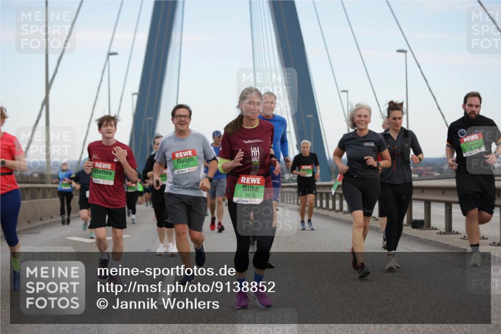 03.10.2025 - Köhlbrandbrückenlauf Jannik Wohlers http://msf.ph/oto/9138852 03.10.2025 15:28:35 Position 1 7602, 7603, 8853 meine-sportfotos.de