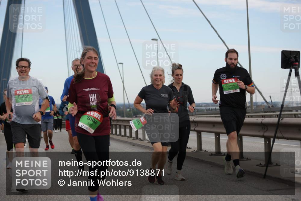 03.10.2025 - Köhlbrandbrückenlauf Jannik Wohlers http://msf.ph/oto/9138871 03.10.2025 15:28:36 Position 1 7603, 883, 9677 meine-sportfotos.de