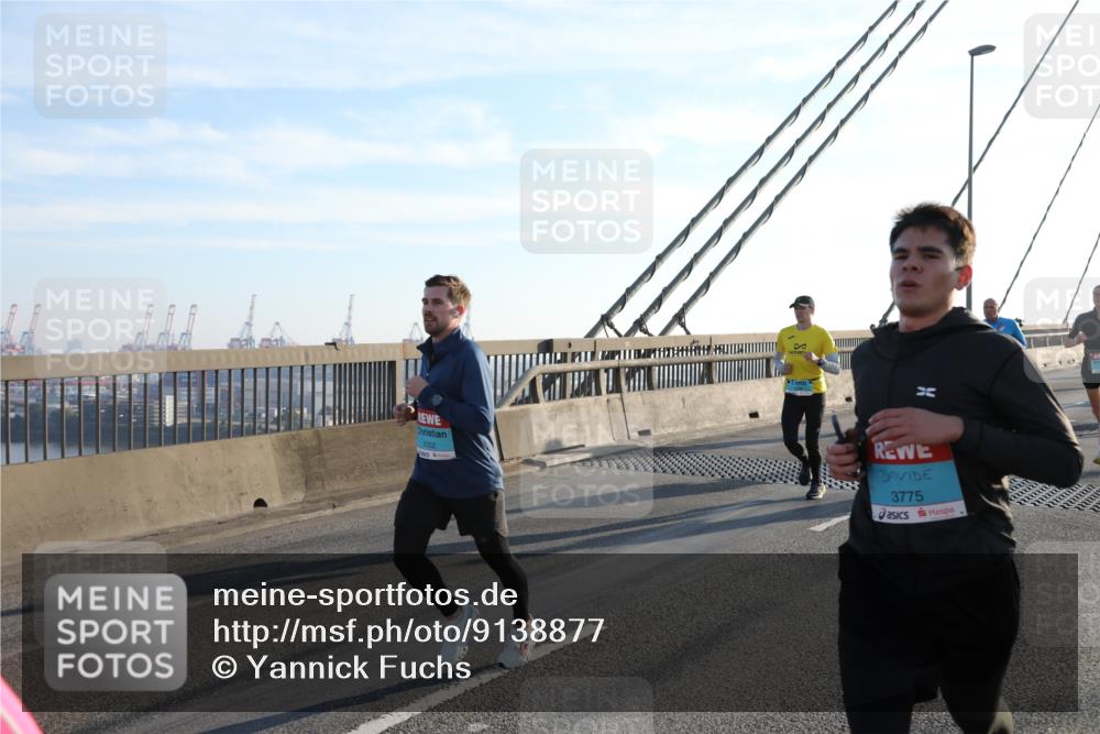 03.10.2025 - Köhlbrandbrückenlauf Yannick Fuchs http://msf.ph/oto/9138877 03.10.2025 08:23:15 Position 2 6, 1052, 3775 meine-sportfotos.de