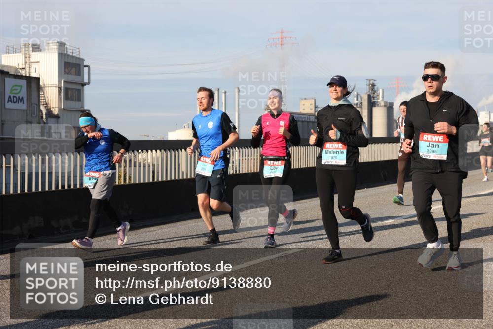 03.10.2025 - Köhlbrandbrückenlauf Lena Gebhardt http://msf.ph/oto/9138880 03.10.2025 09:56:35 Position 2 3751, 2957, 1979, 3395 meine-sportfotos.de
