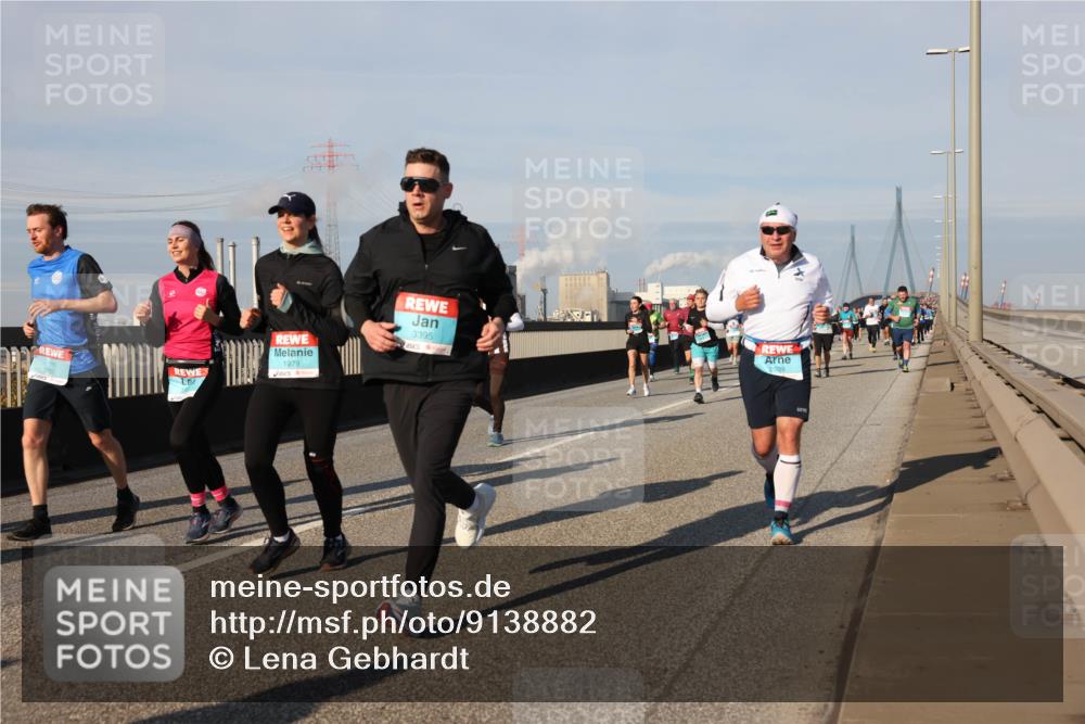 03.10.2025 - Köhlbrandbrückenlauf Lena Gebhardt http://msf.ph/oto/9138882 03.10.2025 09:56:36 Position 2 1979, 3395, 2929 meine-sportfotos.de