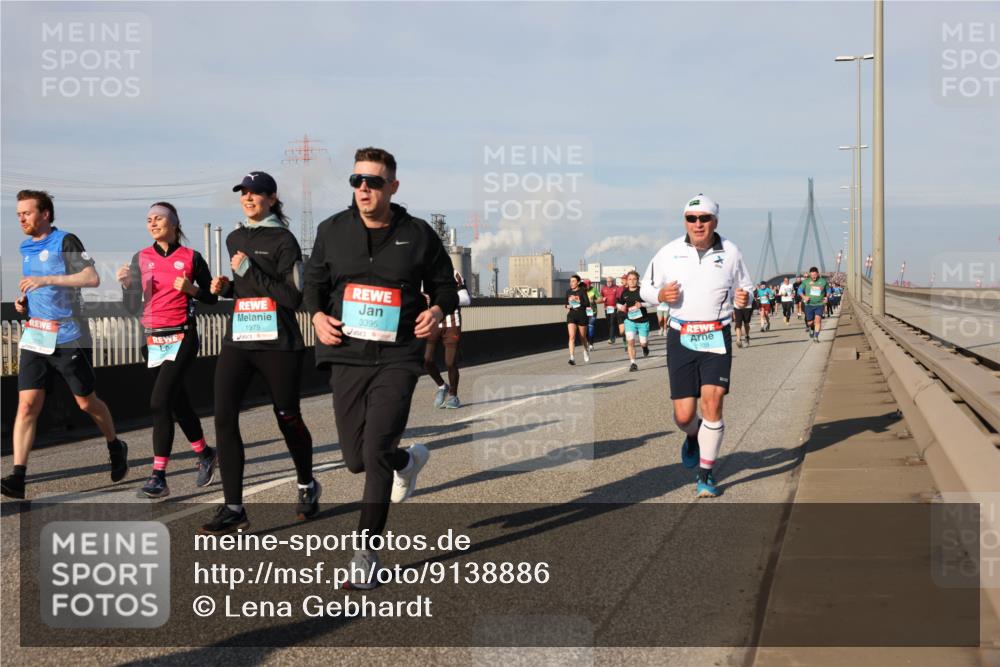 03.10.2025 - Köhlbrandbrückenlauf Lena Gebhardt http://msf.ph/oto/9138886 03.10.2025 09:56:36 Position 2 1979, 3395 meine-sportfotos.de