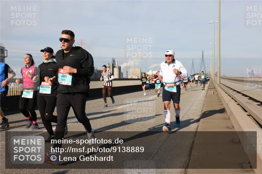 03.10.2025 - Köhlbrandbrückenlauf Lena Gebhardt http://msf.ph/oto/9138889 03.10.2025 09:56:36 Position 2 1979, 3395, 2929 meine-sportfotos.de