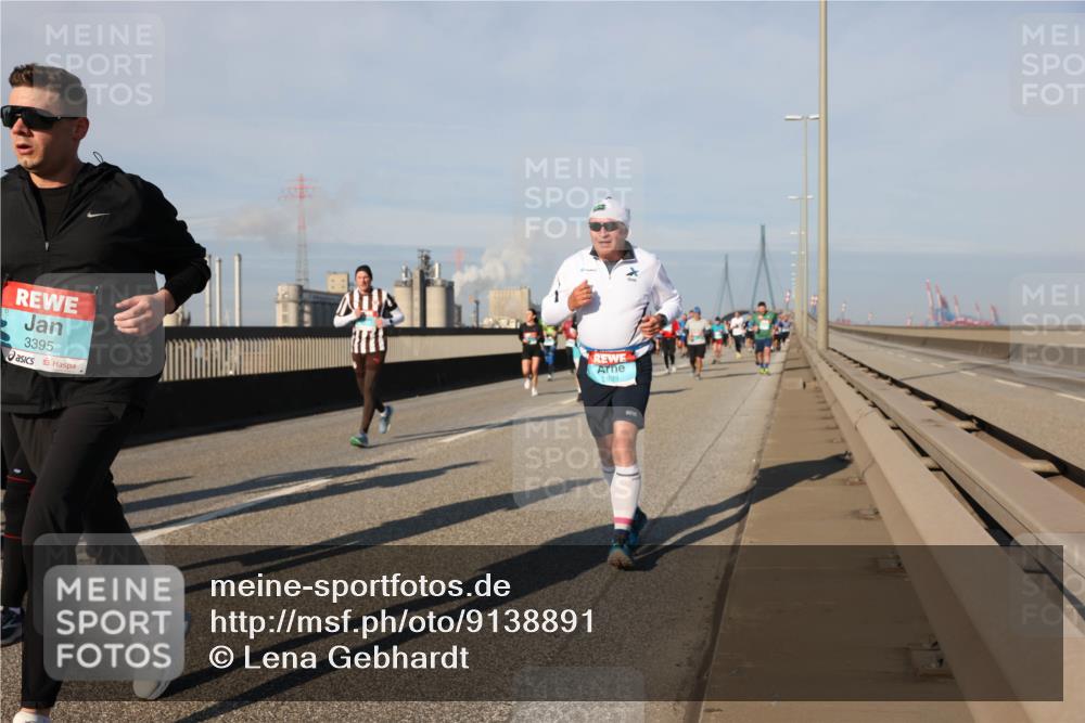 03.10.2025 - Köhlbrandbrückenlauf Lena Gebhardt http://msf.ph/oto/9138891 03.10.2025 09:56:36 Position 2 3395 meine-sportfotos.de