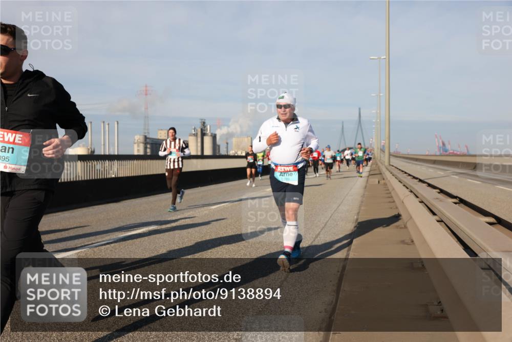 03.10.2025 - Köhlbrandbrückenlauf Lena Gebhardt http://msf.ph/oto/9138894 03.10.2025 09:56:36 Position 2 395, 2929 meine-sportfotos.de