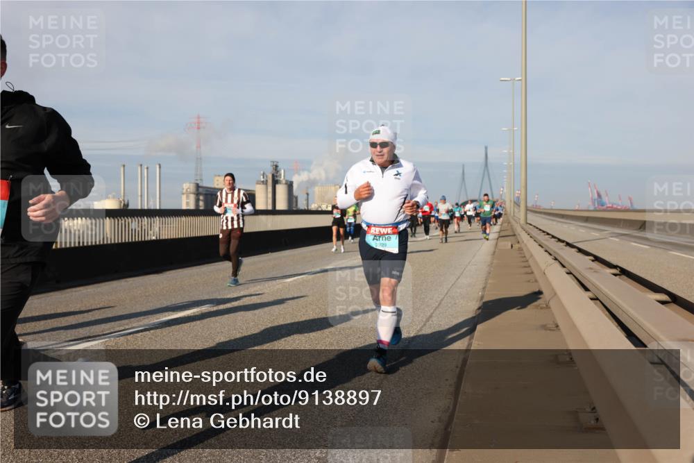 03.10.2025 - Köhlbrandbrückenlauf Lena Gebhardt http://msf.ph/oto/9138897 03.10.2025 09:56:36 Position 2 2929 meine-sportfotos.de