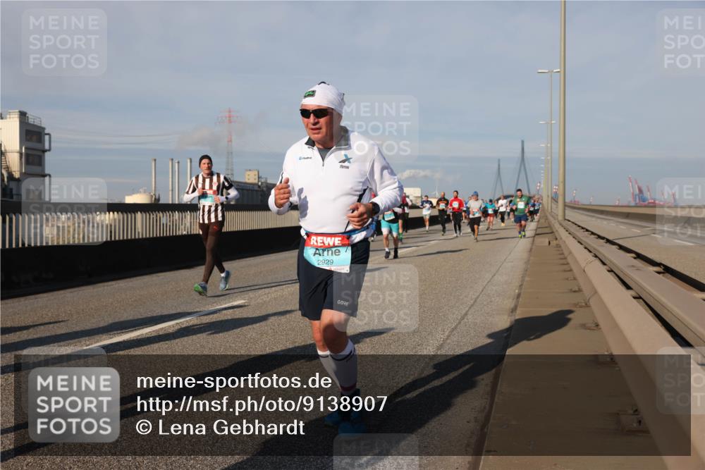 03.10.2025 - Köhlbrandbrückenlauf Lena Gebhardt http://msf.ph/oto/9138907 03.10.2025 09:56:37 Position 2 2929 meine-sportfotos.de