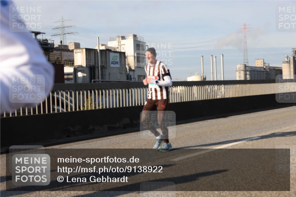 03.10.2025 - Köhlbrandbrückenlauf Lena Gebhardt http://msf.ph/oto/9138922 03.10.2025 09:56:38 Position 2  meine-sportfotos.de