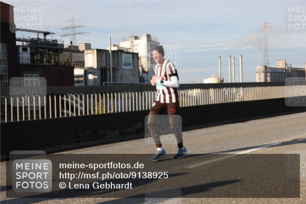 03.10.2025 - Köhlbrandbrückenlauf Lena Gebhardt http://msf.ph/oto/9138925 03.10.2025 09:56:38 Position 2  meine-sportfotos.de